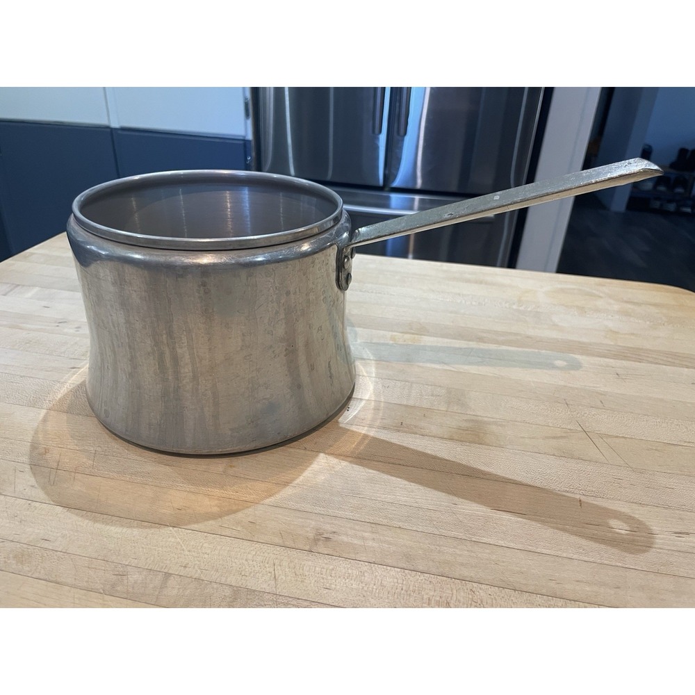 Vtg 2 Qt Mirro Finest Aluminum Sauce Pan No Lid Long Metal Handle In USA Camping